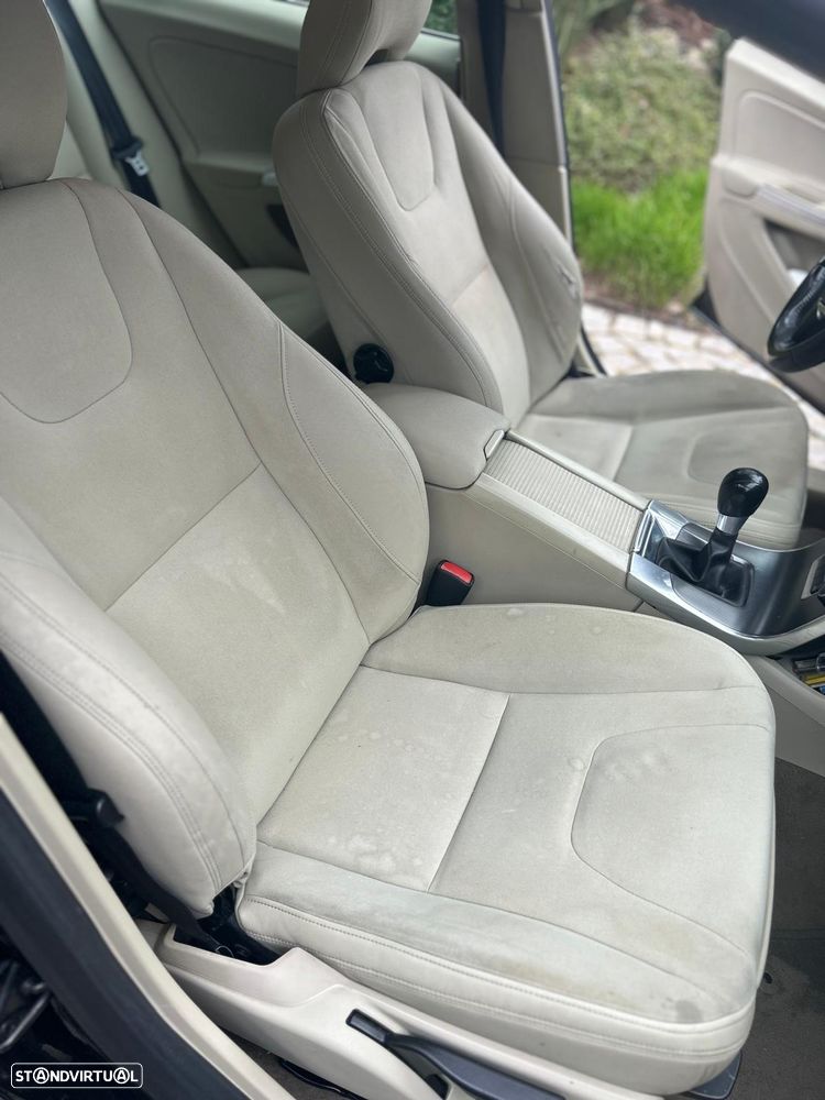 Volvo V60 2.0 D3 Momentum - 9