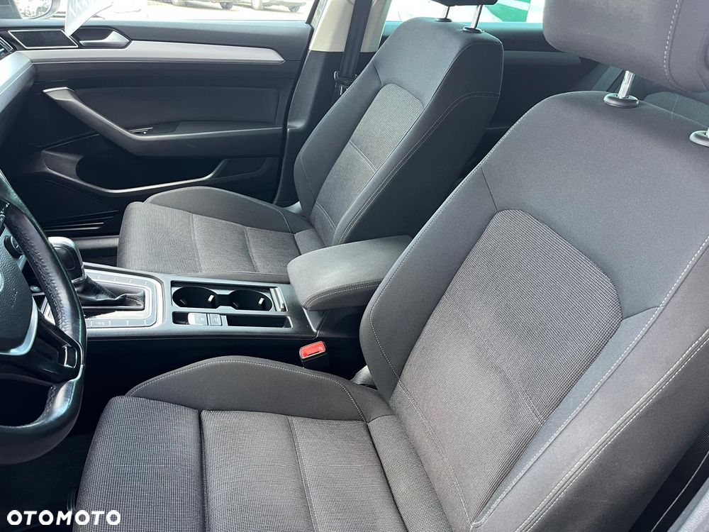 Volkswagen Passat 2.0 TDI SCR DSG Comfortline - 16