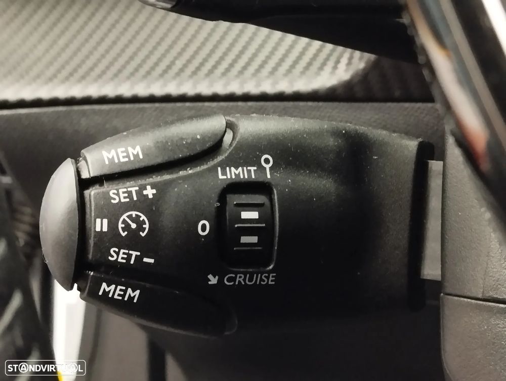 Peugeot 2008 1.2 PureTech Allure EAT8 - 22