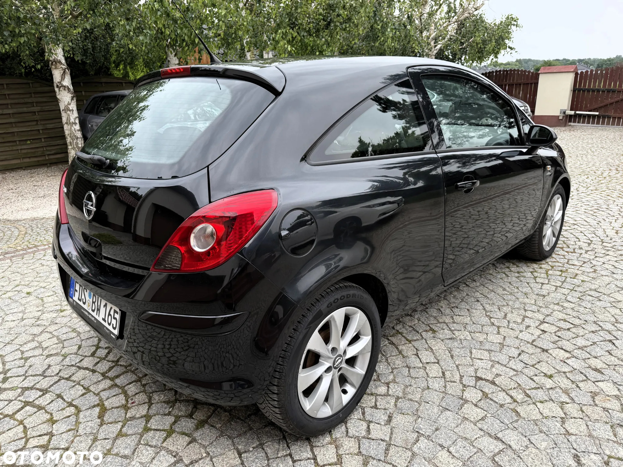 Opel Corsa 1.4 16V Active - 12