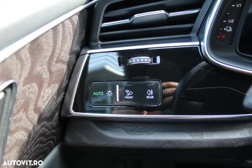 Audi Q8 55 TFSIe quattro tiptronic - 23