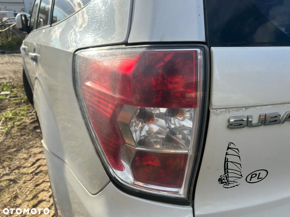 LAMPA TYŁ PRAWA SUBARU FORESTER 3 - 4