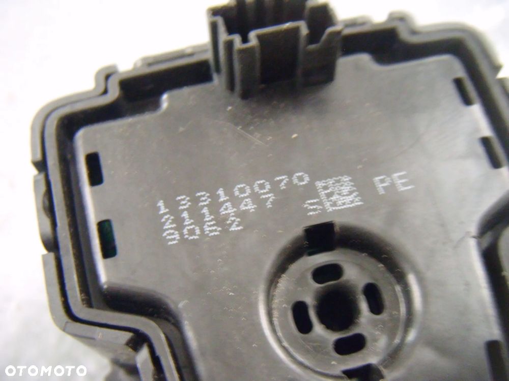opel insignia a 10r panel sterowania radiem- nawigacją  13310070 - 2