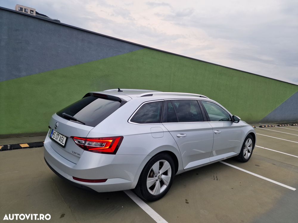 Skoda Superb 2.0 TDI DSG Premium Edition - 9
