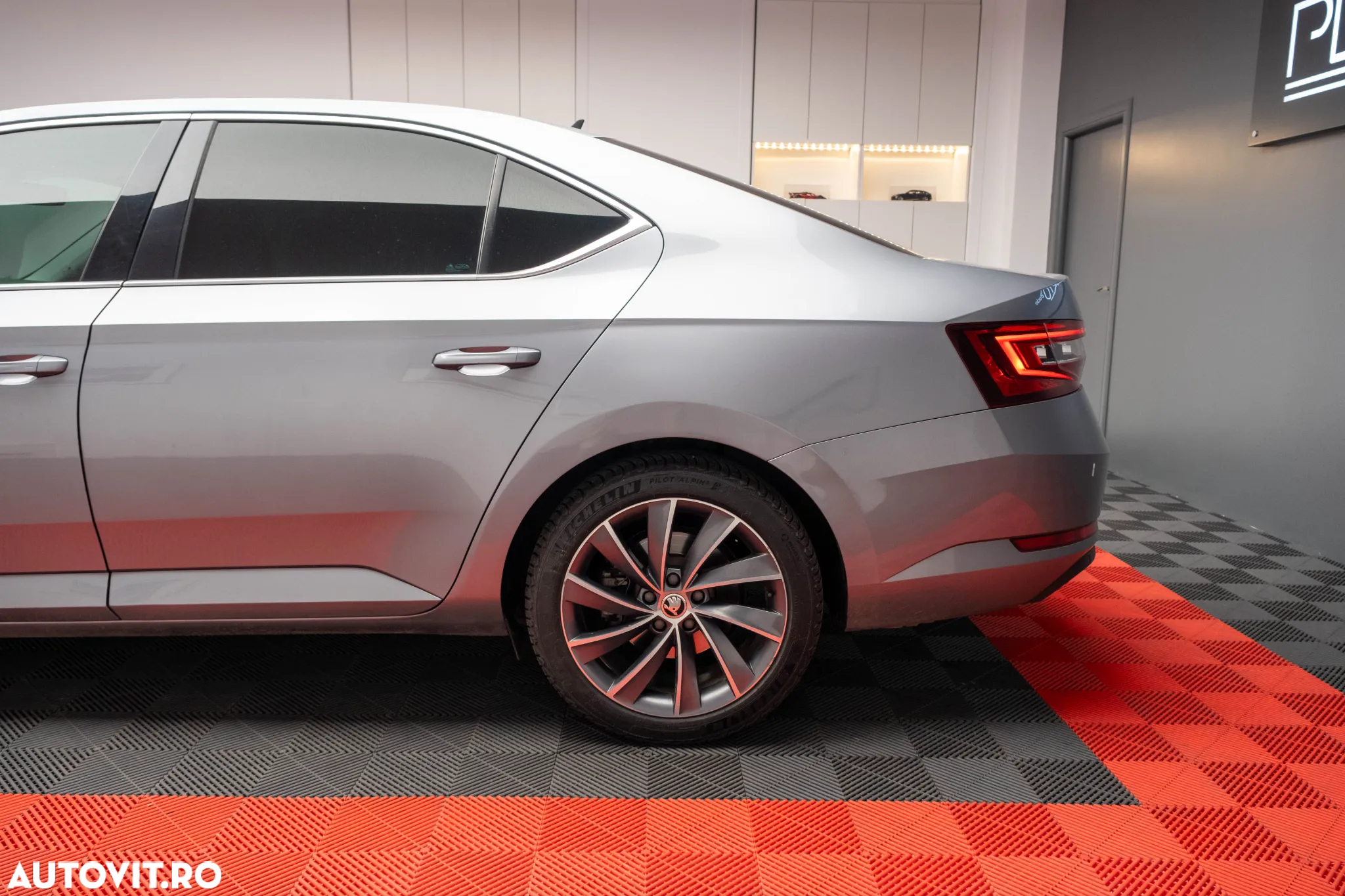 Skoda Superb 2.0 TDI DSG 4X4 Laurin & Klement - 21