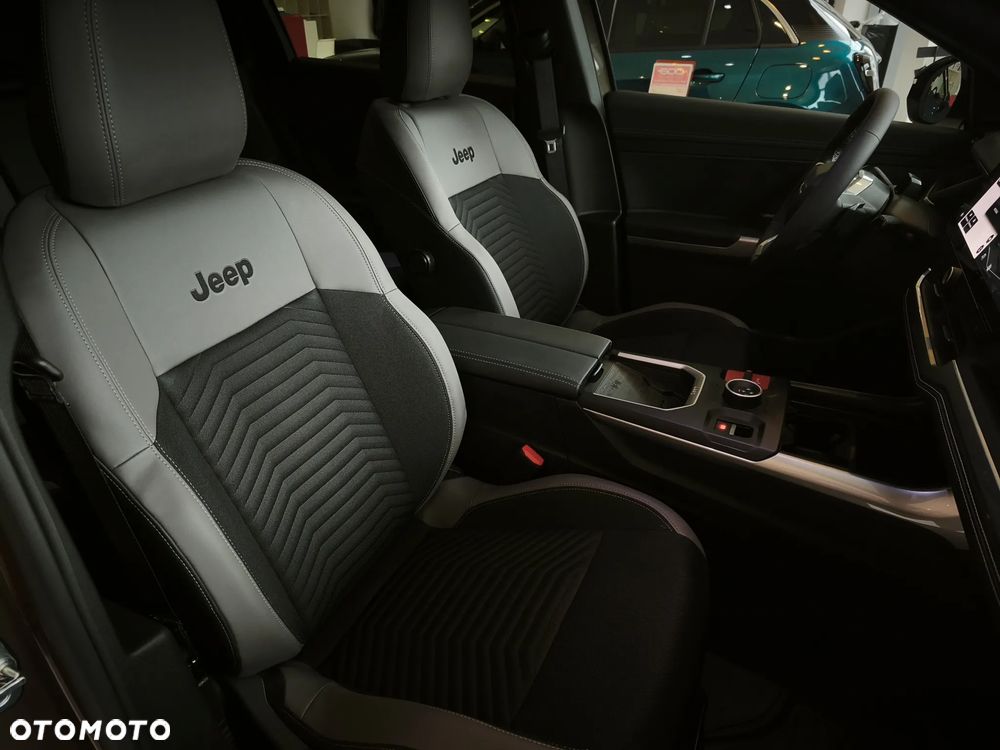 Jeep Compass 1.2 T3 mHEV Altitude FWD DCT - 27