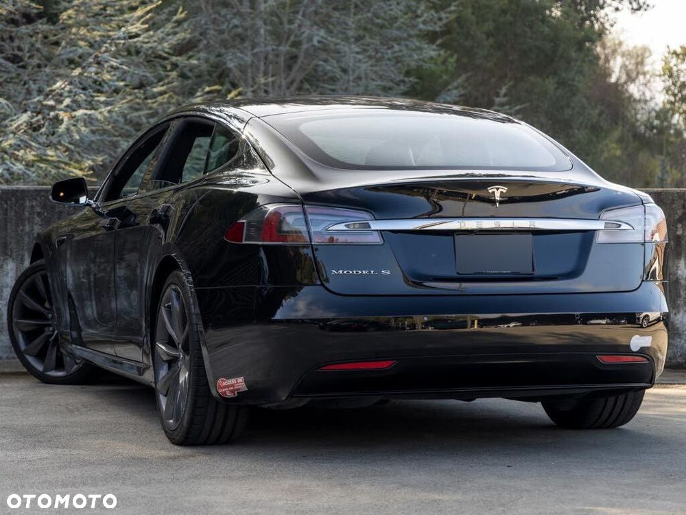 Tesla Model S - 3