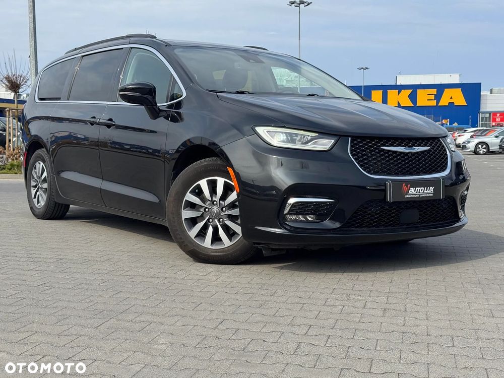 Chrysler Pacifica - 1