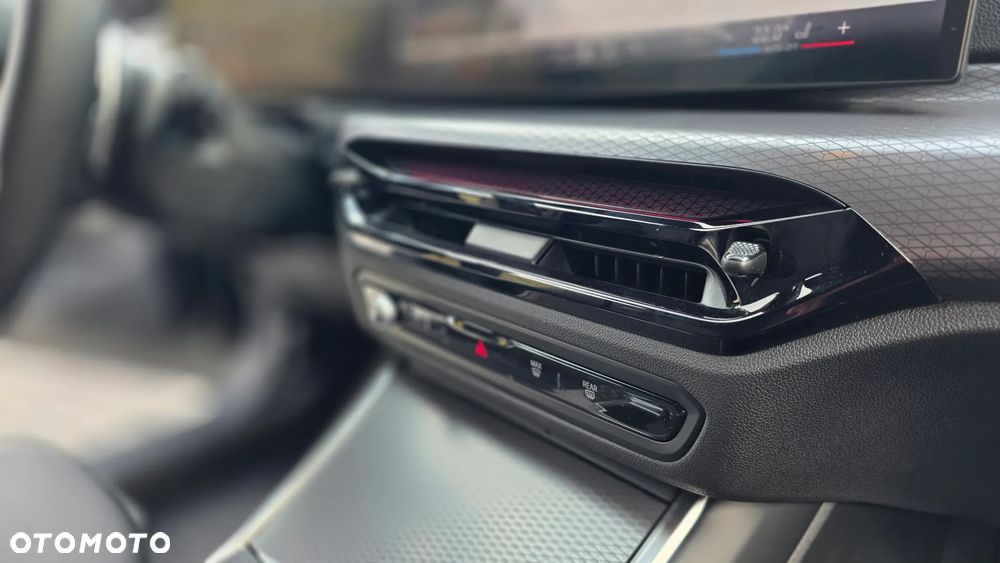 BMW Seria 3 330i xDrive M Sport sport - 26