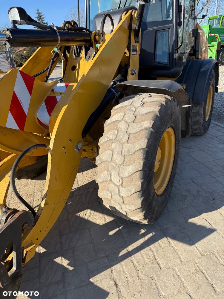 Caterpillar 908M - 8