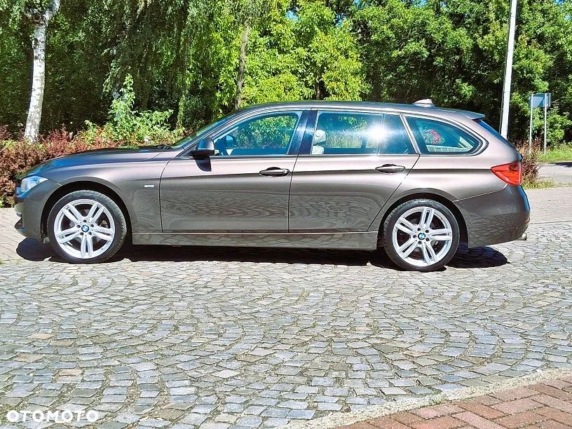 BMW Seria 3 320d xDrive DPF Edition Sport - 9