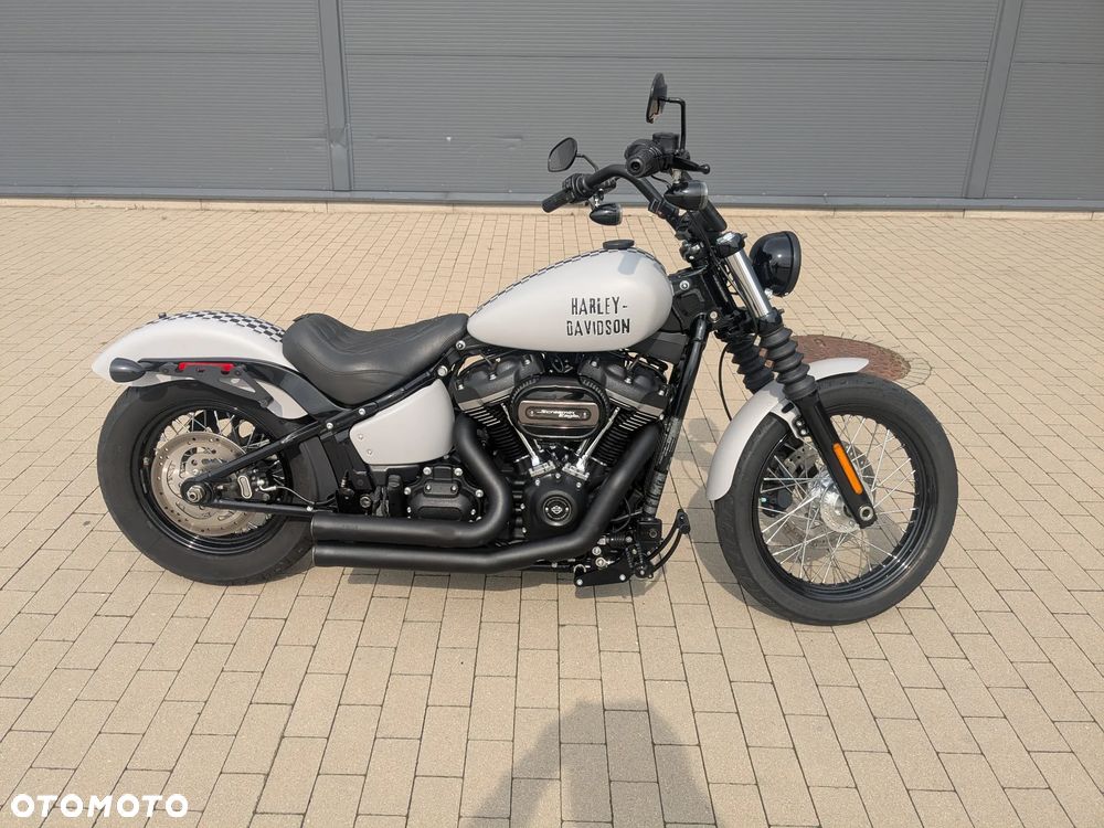 Harley-Davidson Softail Street Bob - 15