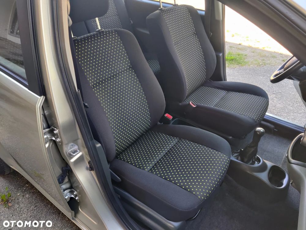 Daihatsu Sirion 1.3 Top S - 27