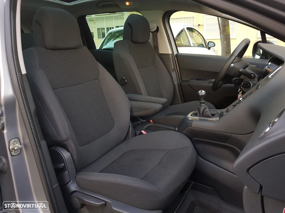 Peugeot 5008 1.6 BlueHDi Allure J17 - 40