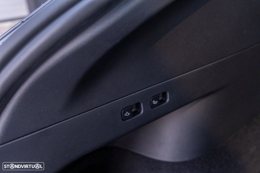 Tesla Model Y Long Range Dual Motor AWD - 11