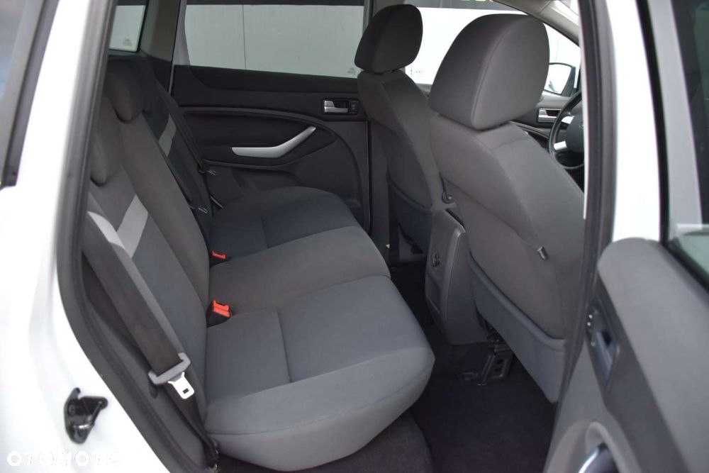Ford Kuga 2.0 TDCi 2x4 Titanium - 7
