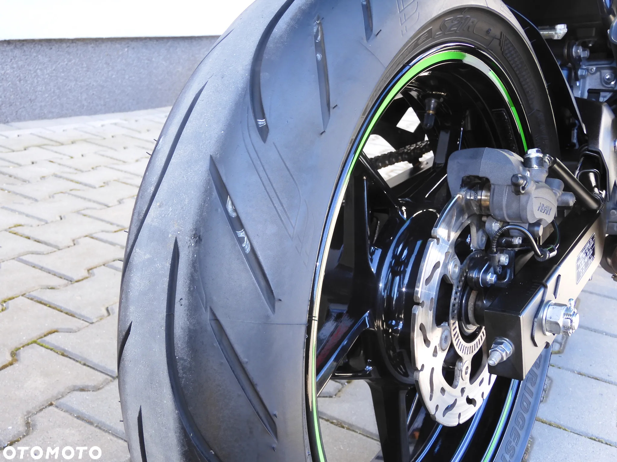 Kawasaki Ninja 400 - 12