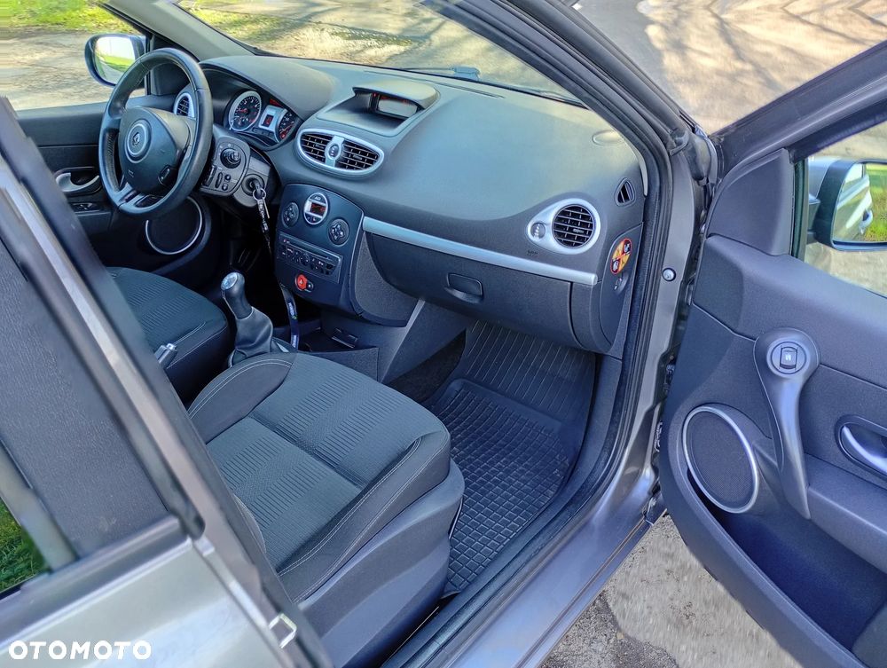 Renault Clio - 9