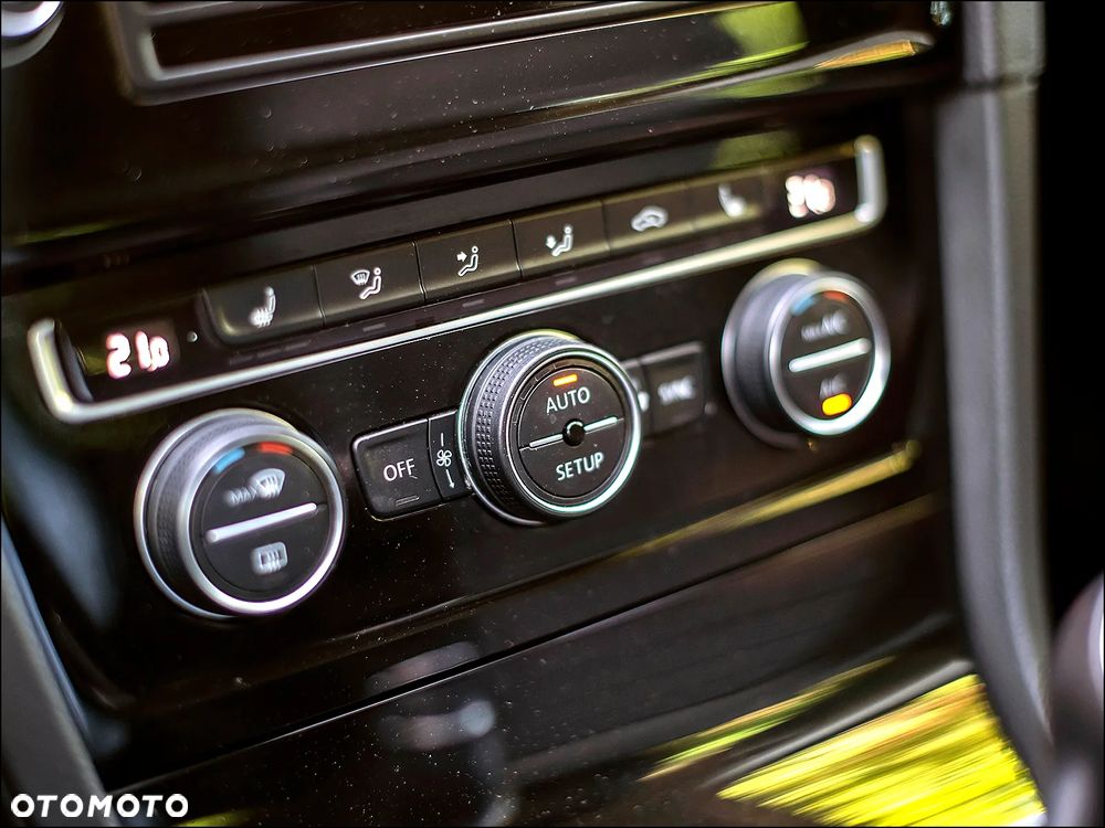 Volkswagen Golf - 29