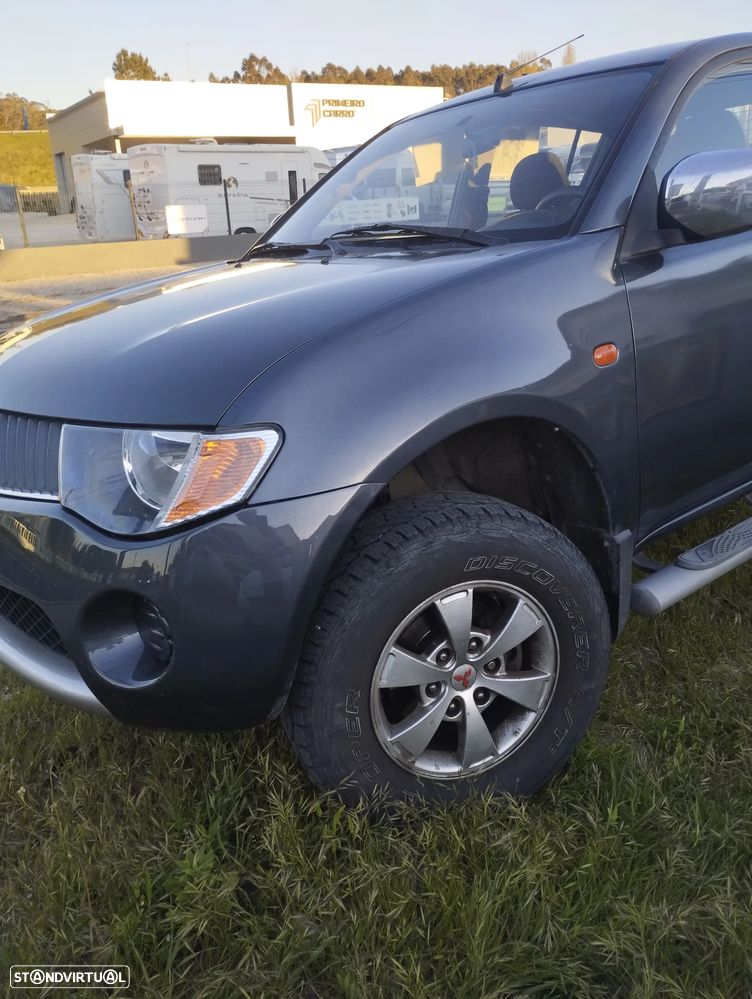 Mitsubishi L200 2.5 DI-D CD Invite AC+ABS - 2