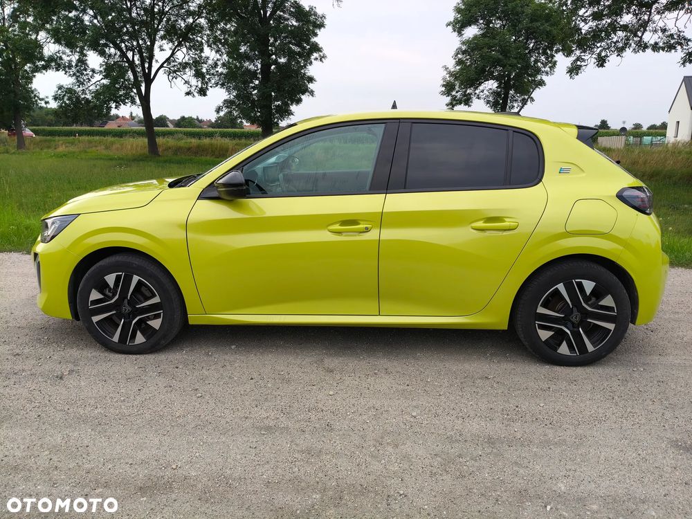 Peugeot 208 - 8