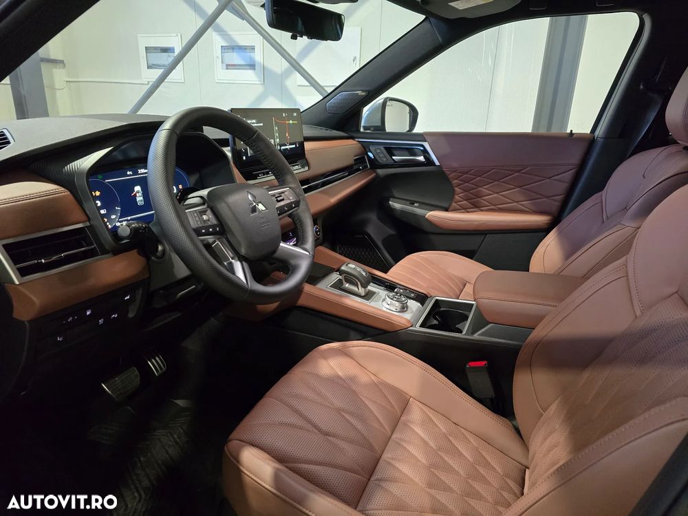 Mitsubishi Outlander - 4