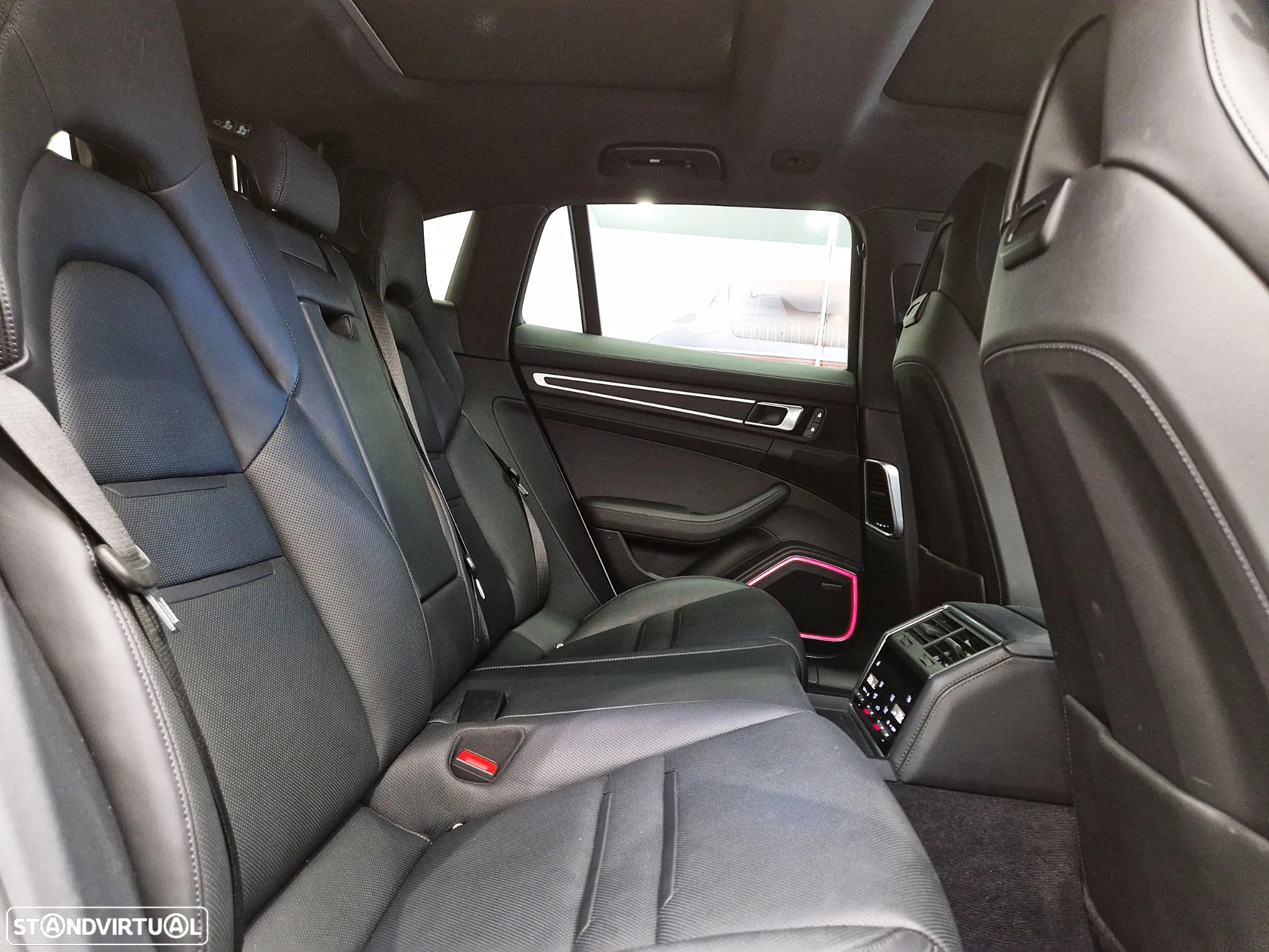 Porsche Panamera Sport Turismo 4 E-Hybrid Platinum Edition - 32