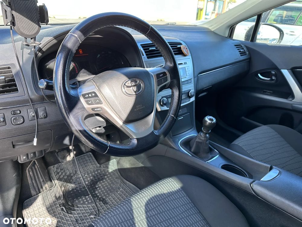 Toyota Avensis 1.6 Luna - 19