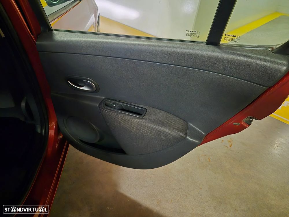 Renault Clio 1.2 16V Dynamique - 33