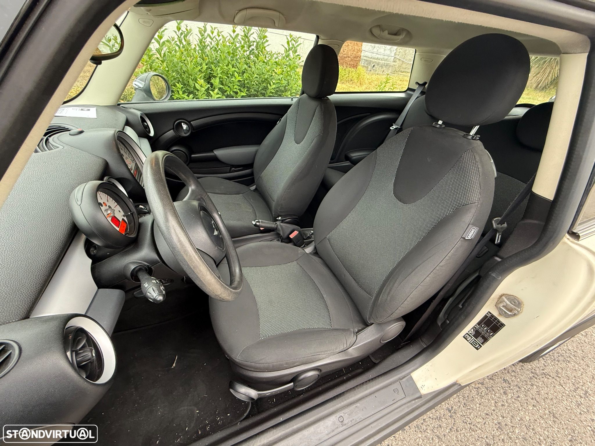MINI 3 Portas Cooper D - 7
