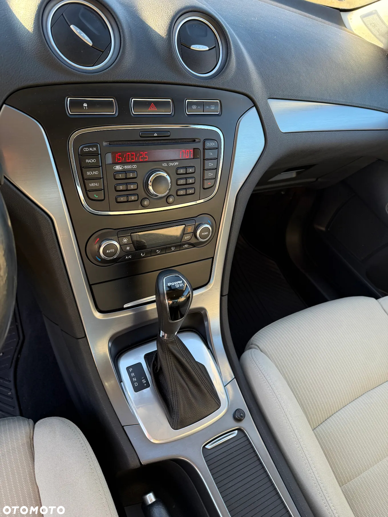 Ford Mondeo 2.0 T Ghia - 9