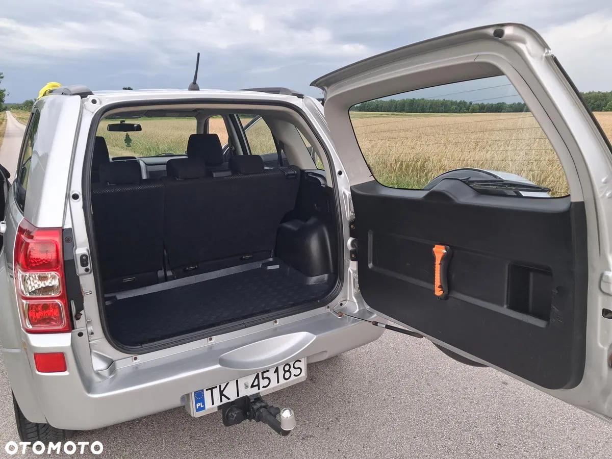 Suzuki Grand Vitara 2.0 Comfort + - 28