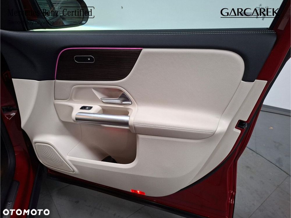 Mercedes-Benz GLA - 25