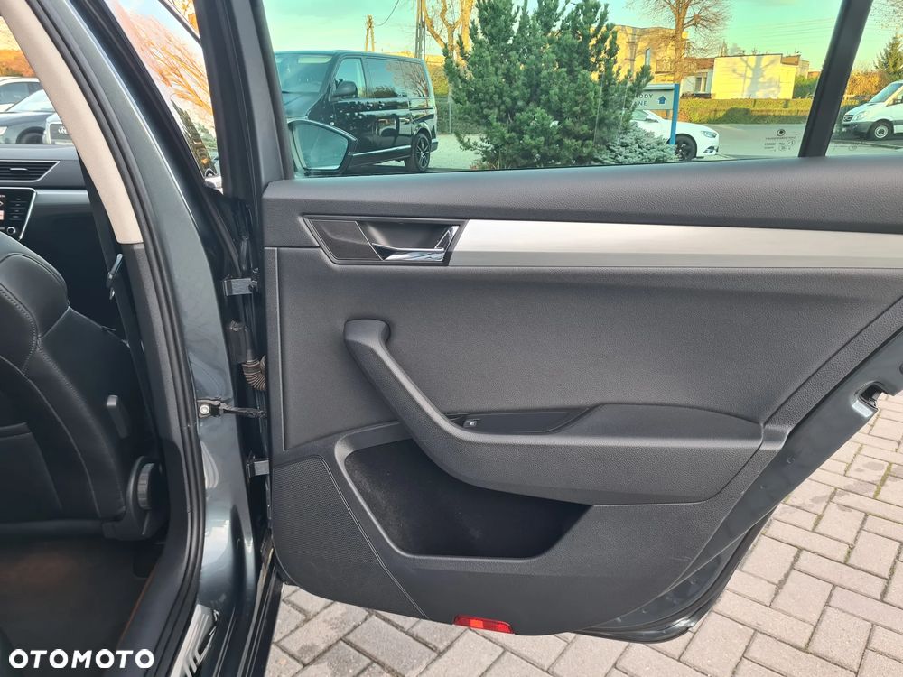 Skoda Superb 1.6 TDI Ambition DSG - 26