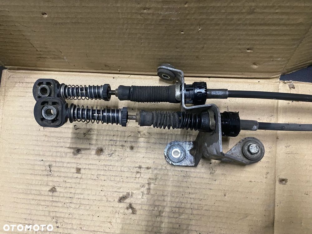 MIESZEK DŻWIGNIA LEWAREK ZMIANY BIEGÓW VOLKSWAGEN TOURAN I 1K0711061A - 2