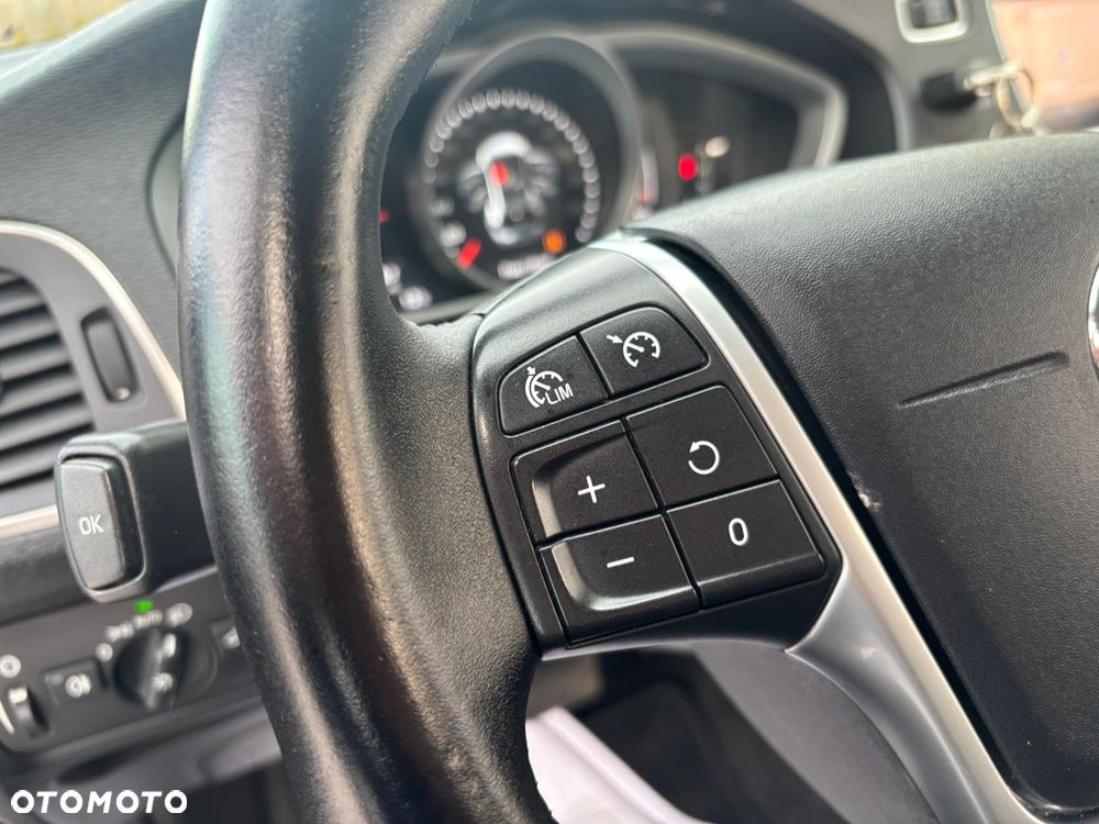 Volvo V40 D3 Geartronic RDesign - 13