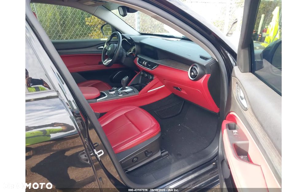 Alfa Romeo Stelvio 2.0 Turbo 16V AT8-Q4 Veloce - 6