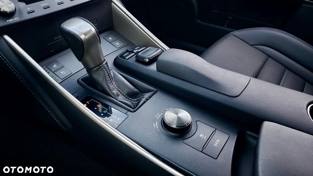 Lexus IS - 25
