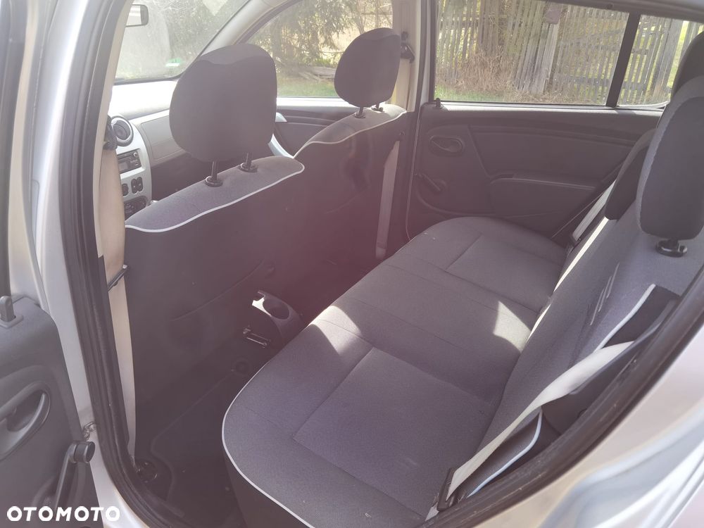 Dacia Sandero 1.2 16V 75 Celebration - 10