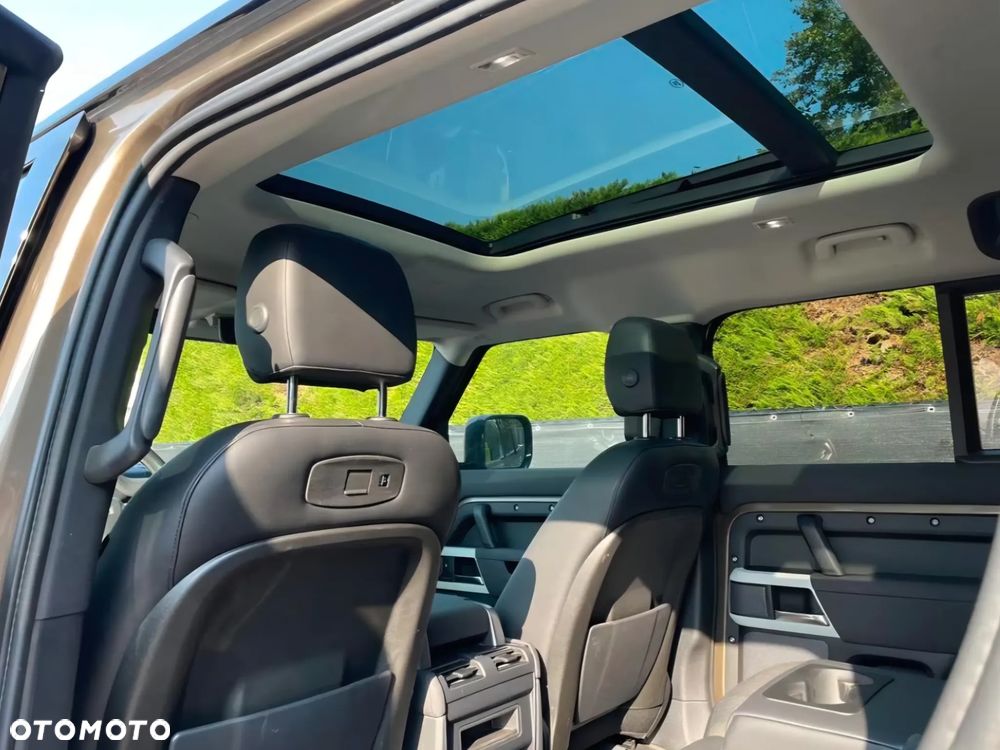 Land Rover Defender - 22