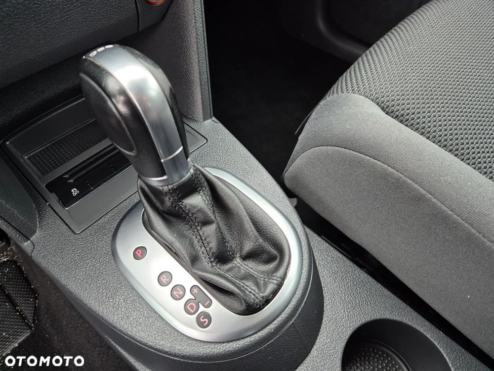 Volkswagen Touran 1.6 TDI DPF BlueMotion Technology DSG Comfortline - 8