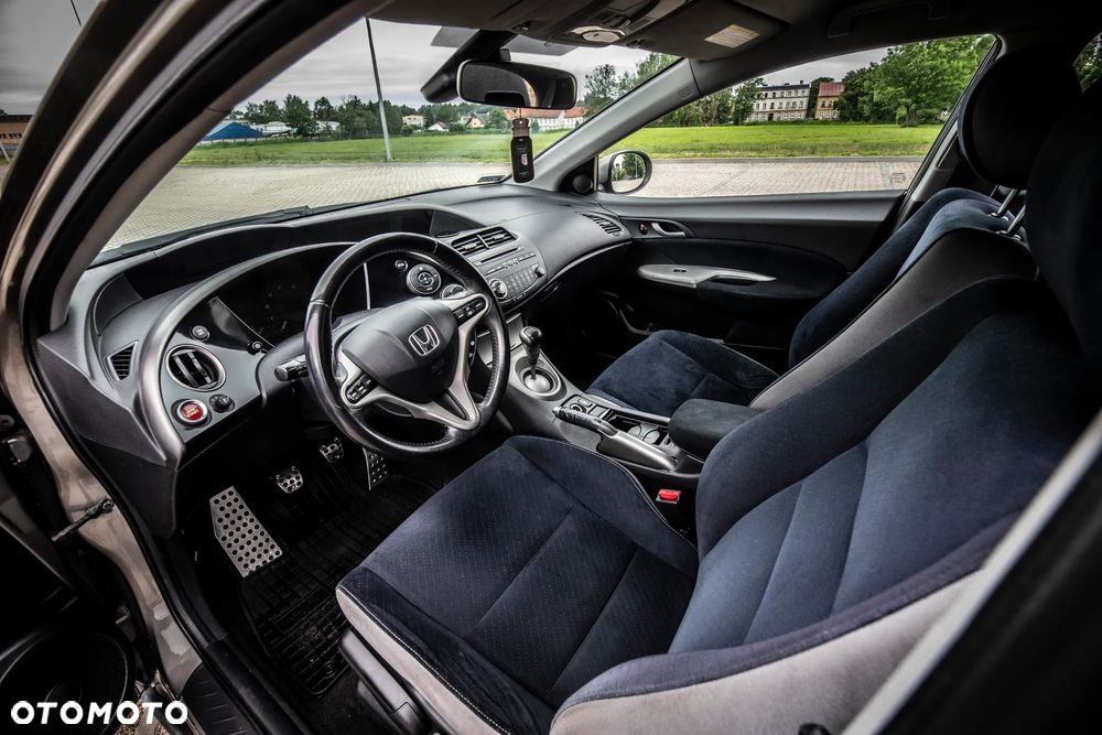Honda Civic 1.8 Executive - 11