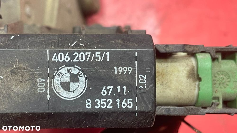 ZAMEK DRZWI PRAWY PRZÓD BMW E39 8352165 - 3