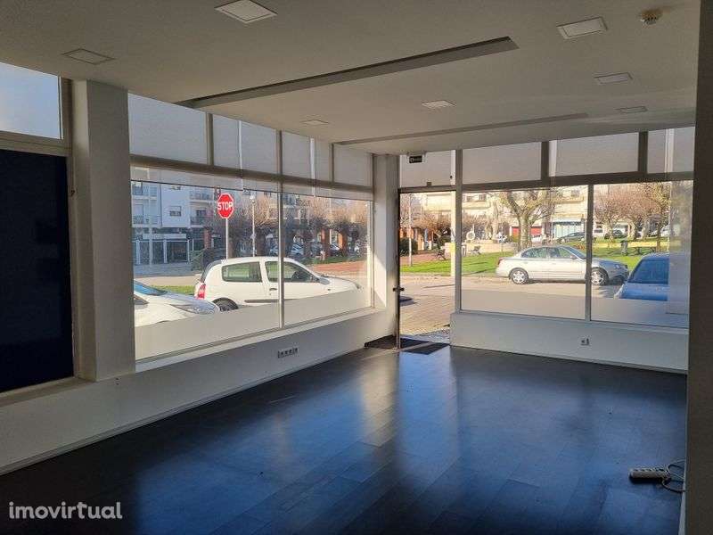 Loja Centro Lousã com boas  montras - Grande imagem: 3/6