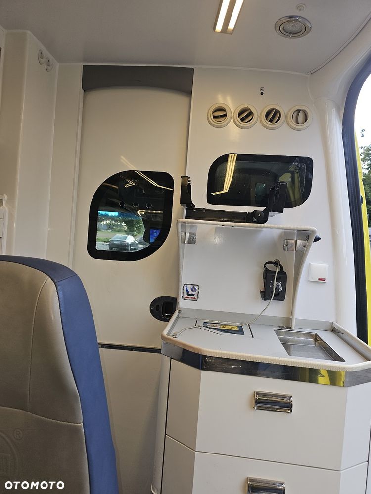 Mercedes-Benz Sprinter 419 CDI Ambulans Karetka - 17