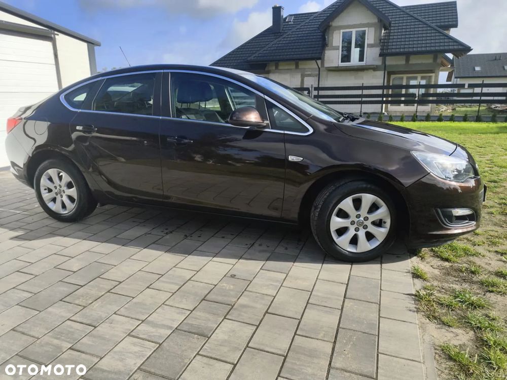 Opel Astra IV 1.6 Essentia - 12