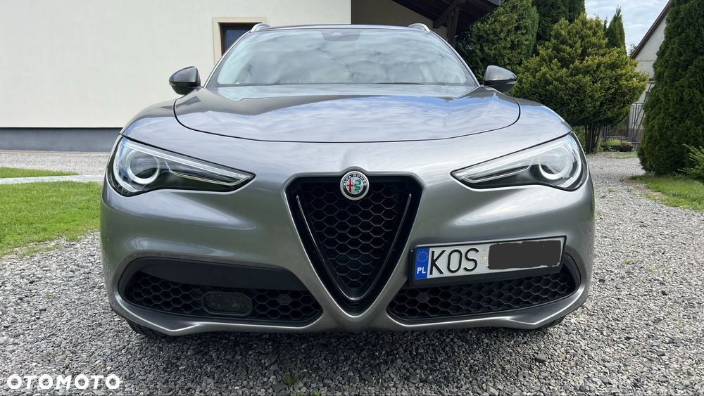 Alfa Romeo Stelvio - 1