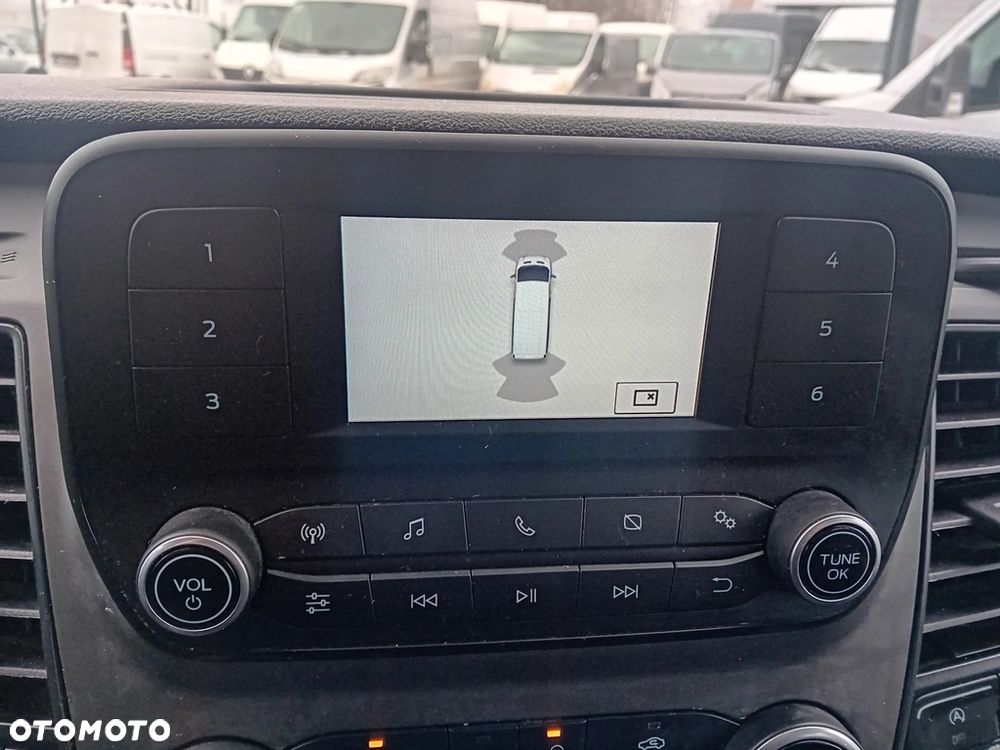 Ford Tourneo Custom - 25