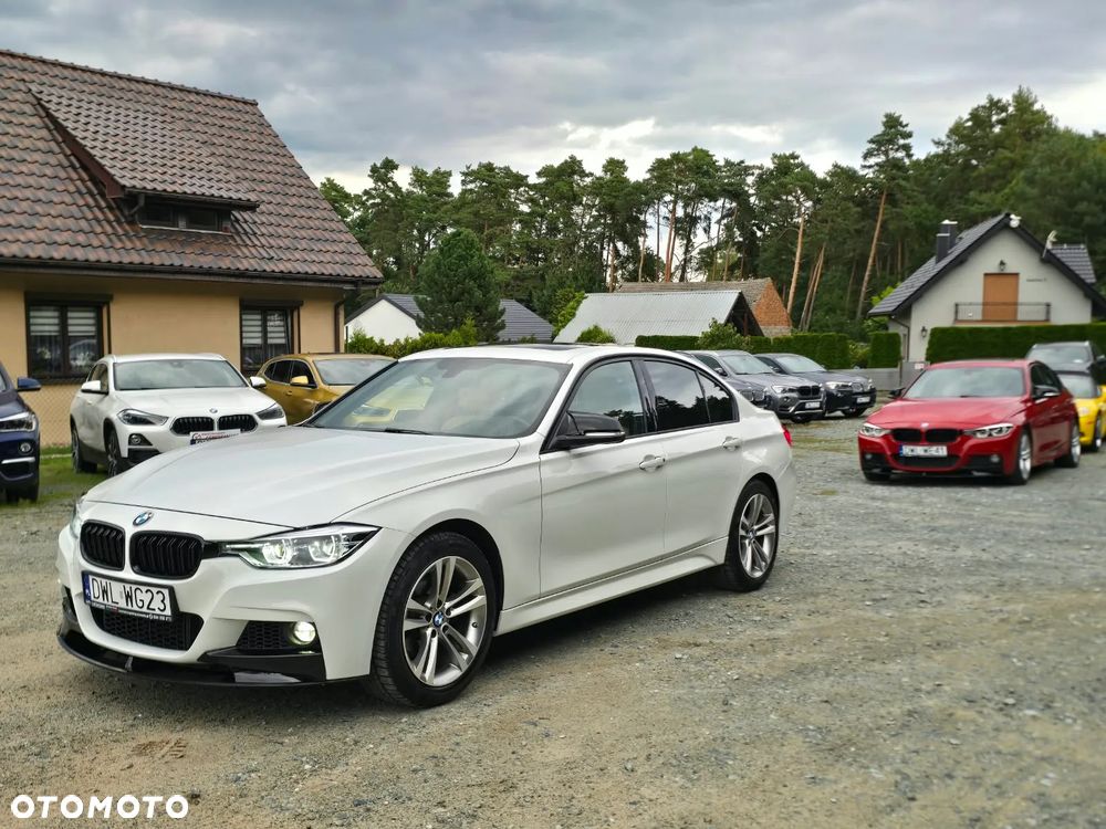 BMW Seria 3 330i - 24