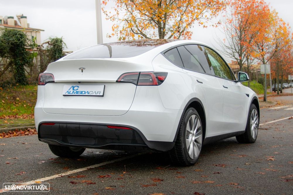 Tesla Model Y RWD - 4